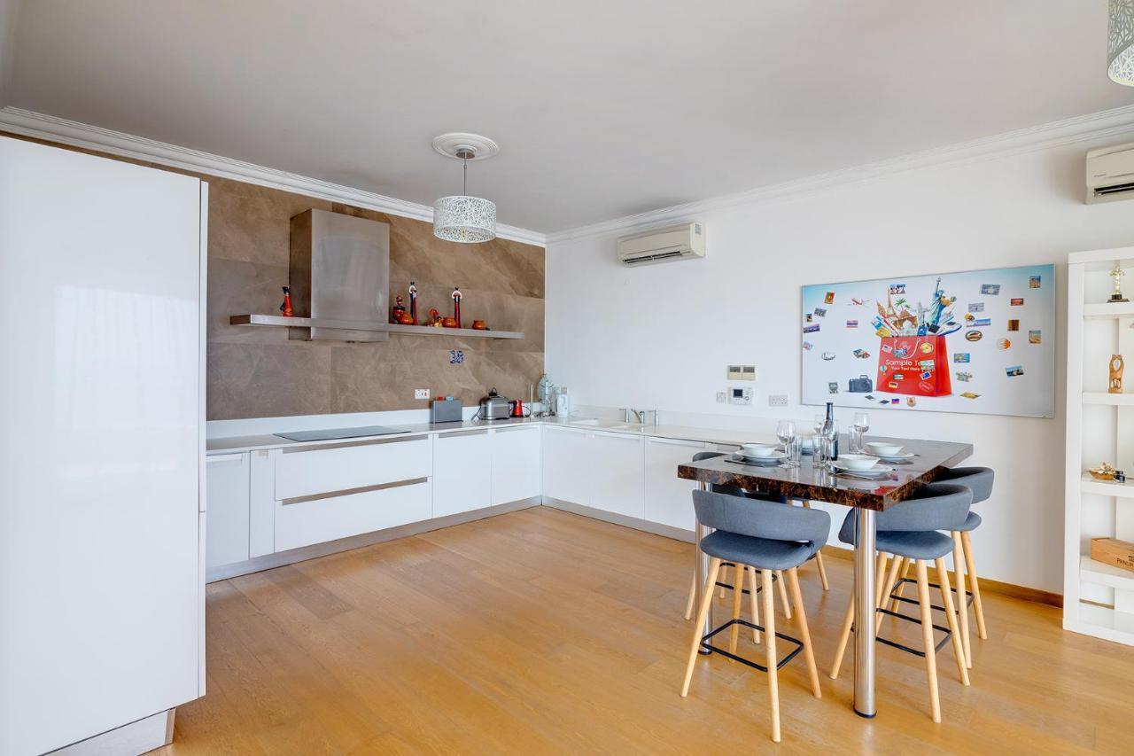 Seafront Apartment In Sliema With Pool, Upmarket Complex 外观 照片