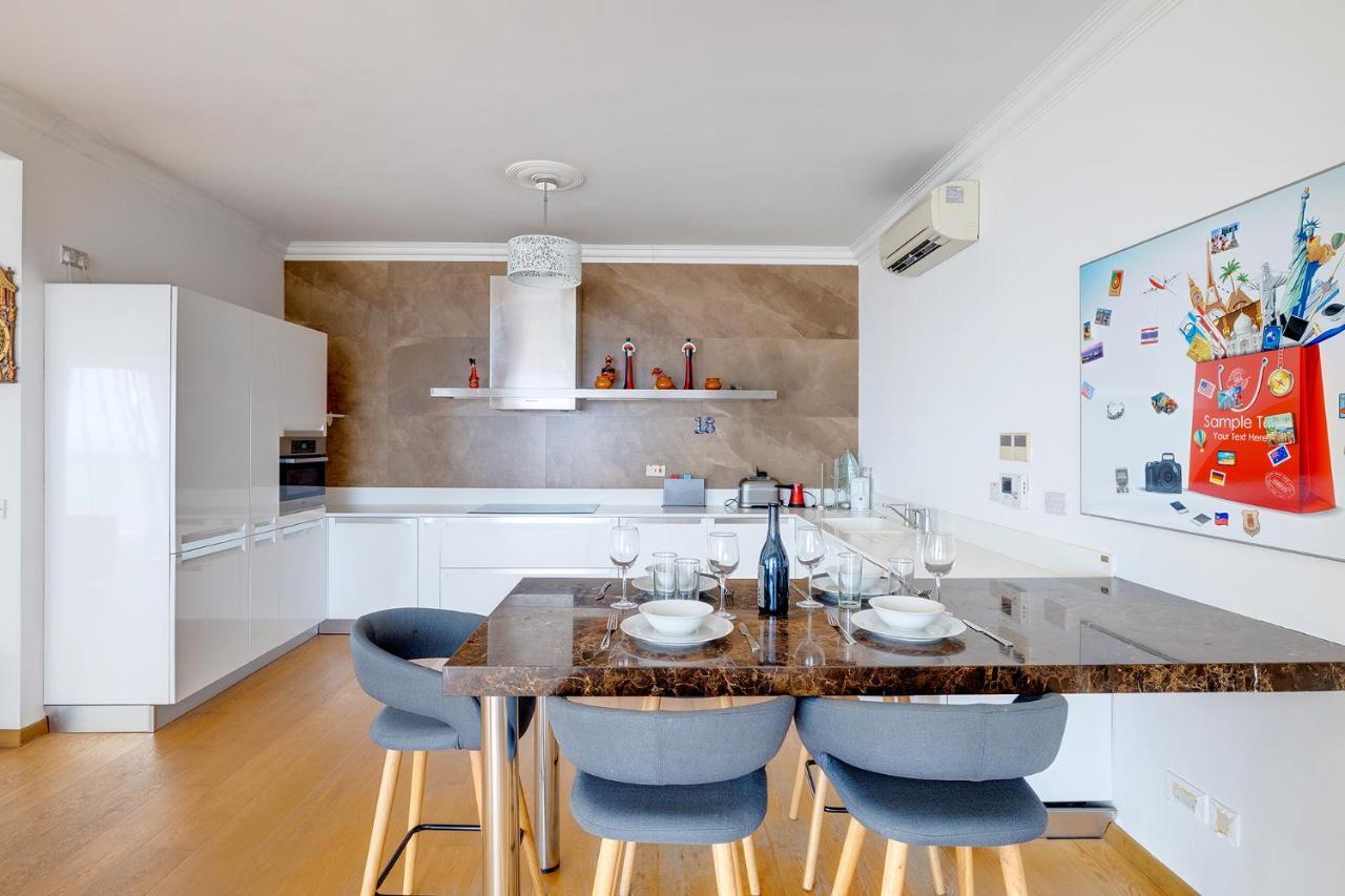 Seafront Apartment In Sliema With Pool, Upmarket Complex 外观 照片