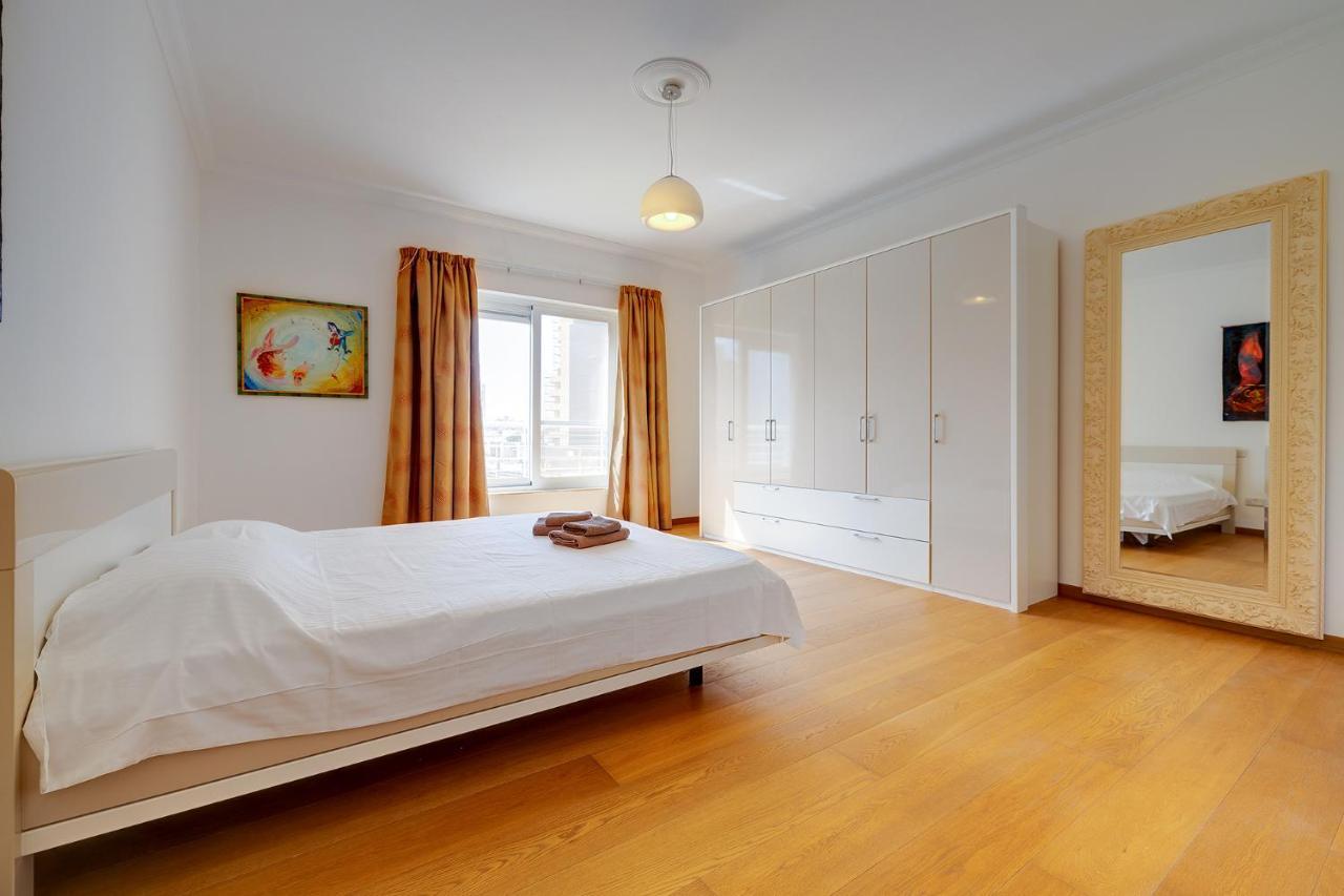 Seafront Apartment In Sliema With Pool, Upmarket Complex 外观 照片