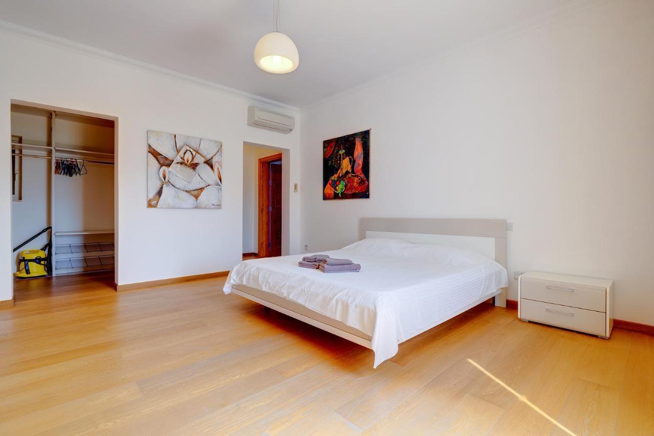 Seafront Apartment In Sliema With Pool, Upmarket Complex 外观 照片