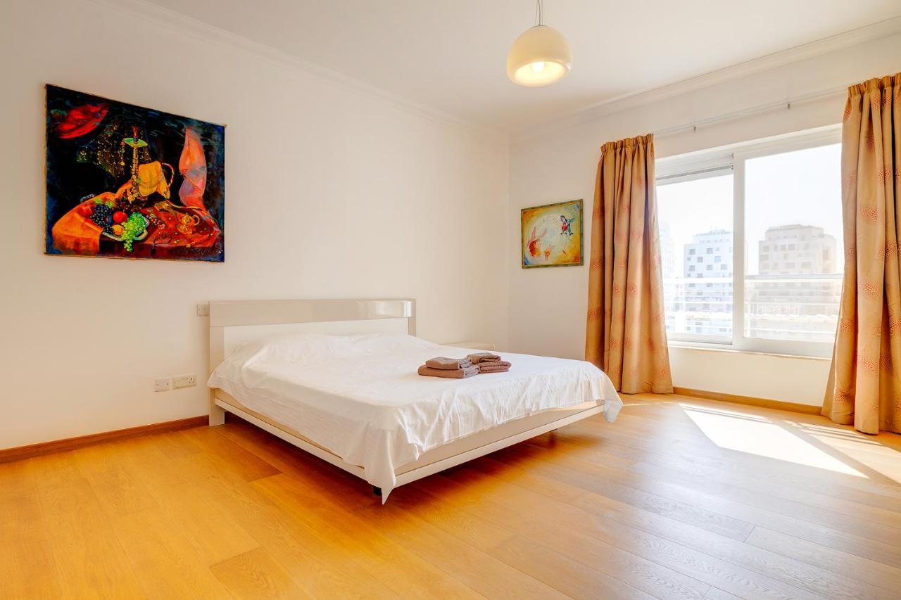 Seafront Apartment In Sliema With Pool, Upmarket Complex 外观 照片