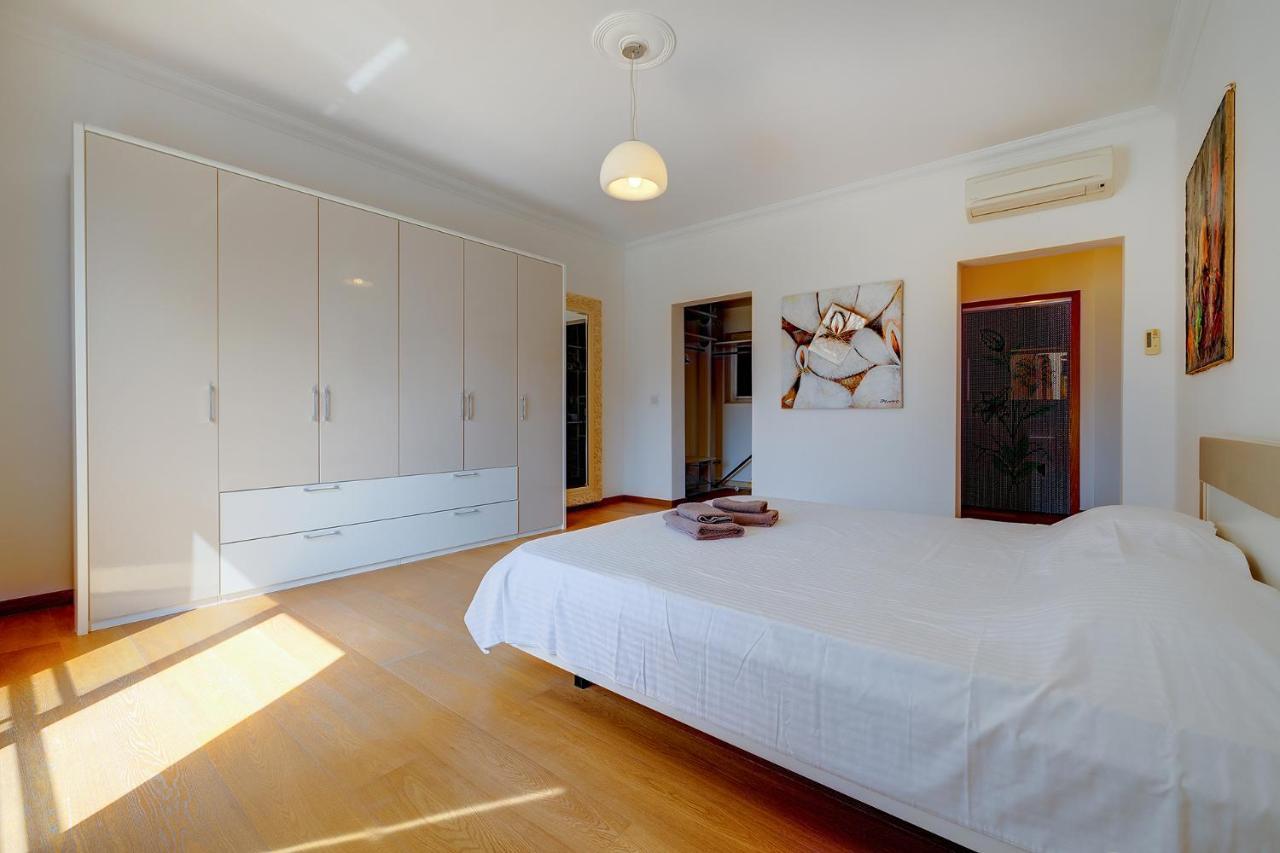 Seafront Apartment In Sliema With Pool, Upmarket Complex 外观 照片