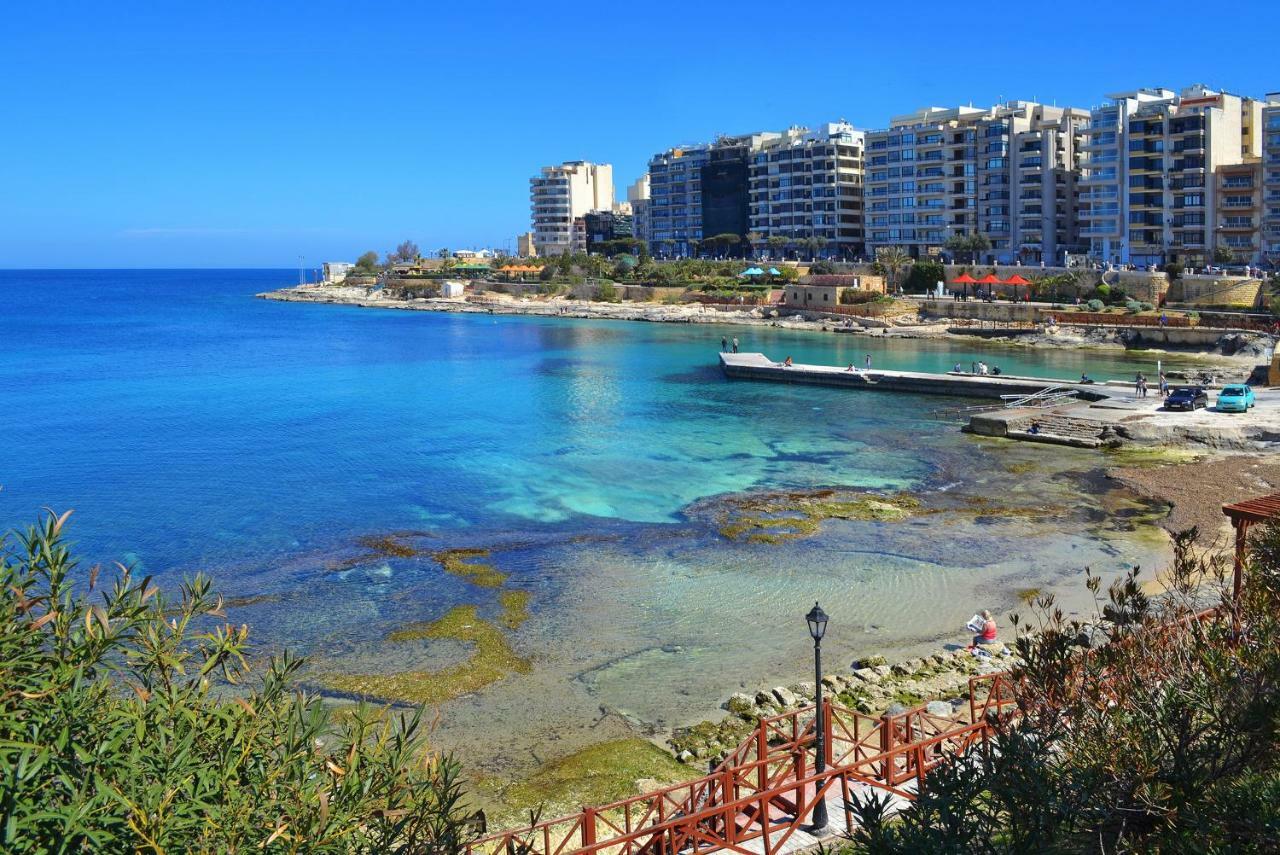 Seafront Apartment In Sliema With Pool, Upmarket Complex 外观 照片