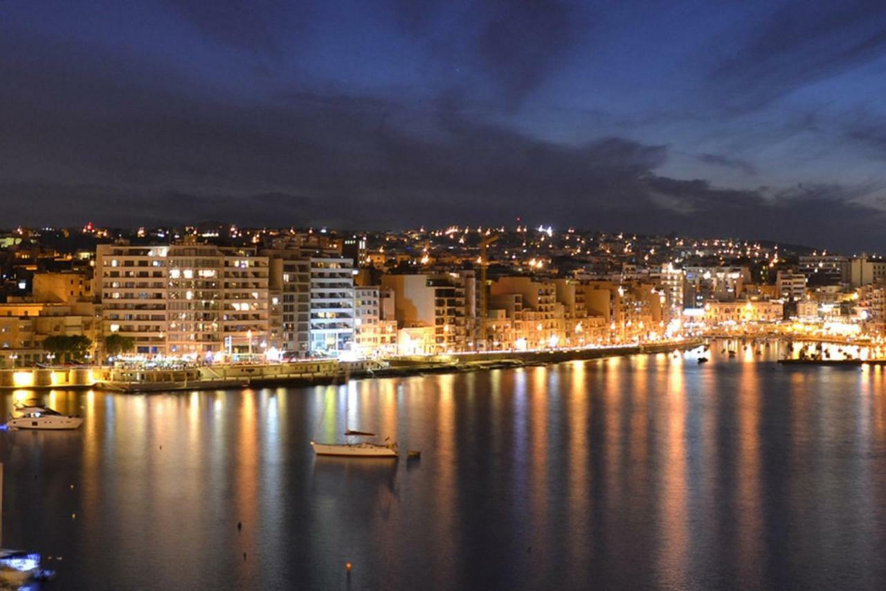 Seafront Apartment In Sliema With Pool, Upmarket Complex 外观 照片