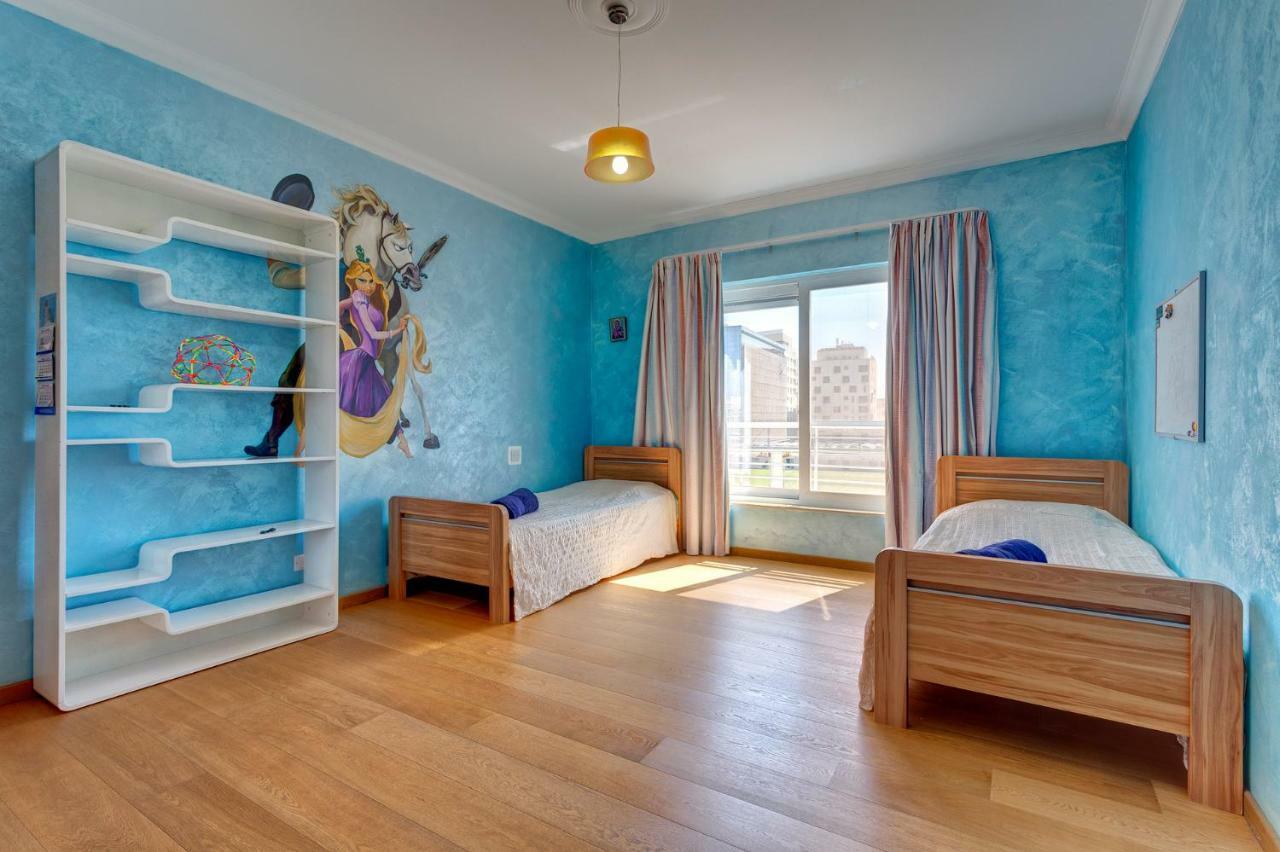 Seafront Apartment In Sliema With Pool, Upmarket Complex 外观 照片