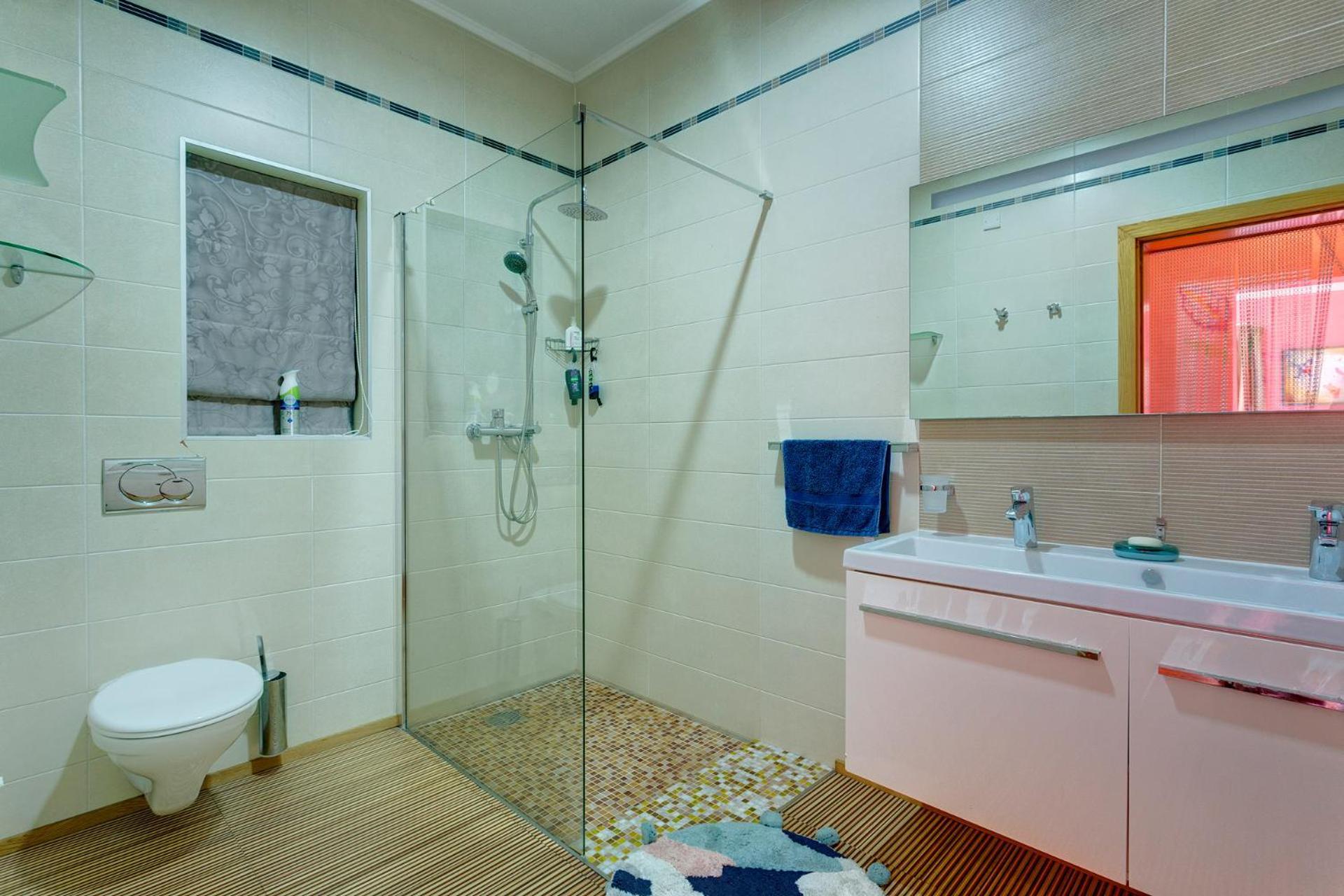 Seafront Apartment In Sliema With Pool, Upmarket Complex 外观 照片