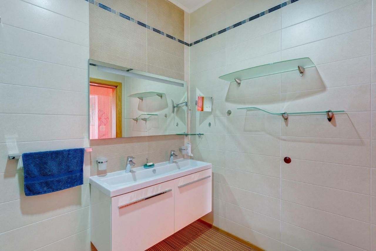 Seafront Apartment In Sliema With Pool, Upmarket Complex 外观 照片