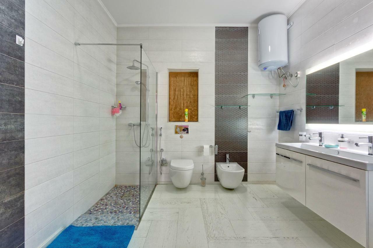 Seafront Apartment In Sliema With Pool, Upmarket Complex 外观 照片