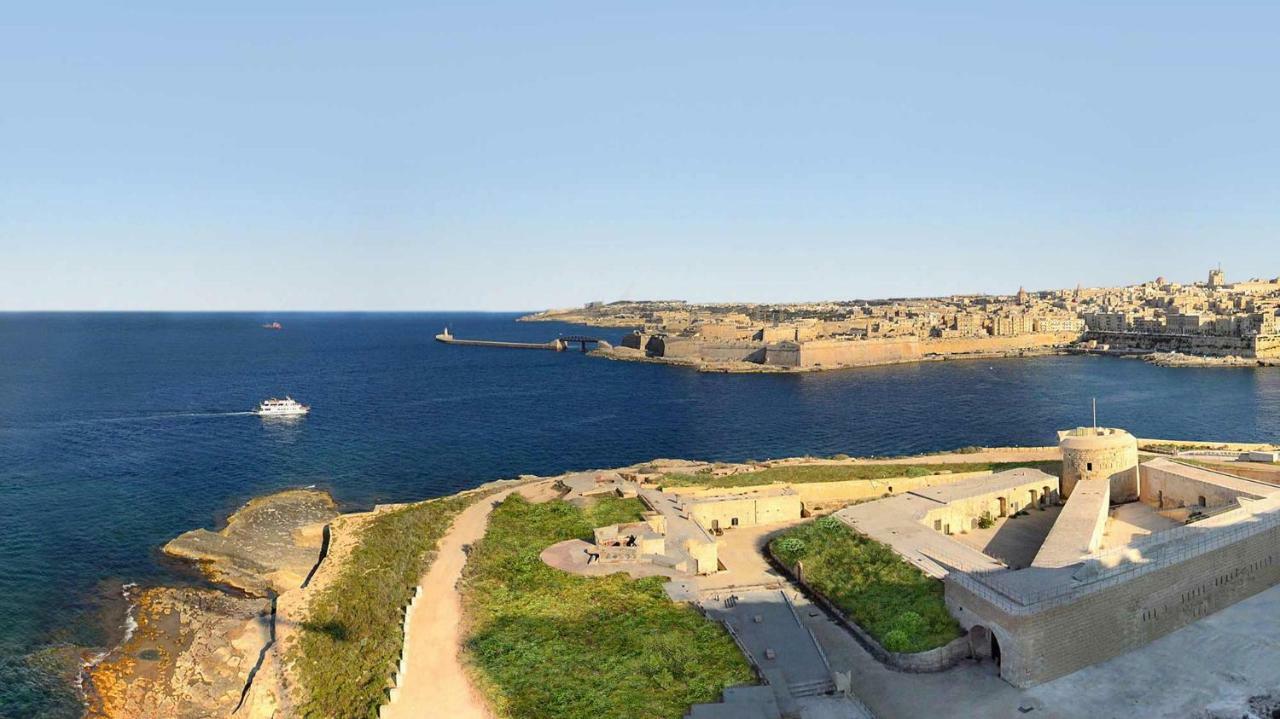 Seafront Apartment In Sliema With Pool, Upmarket Complex 外观 照片