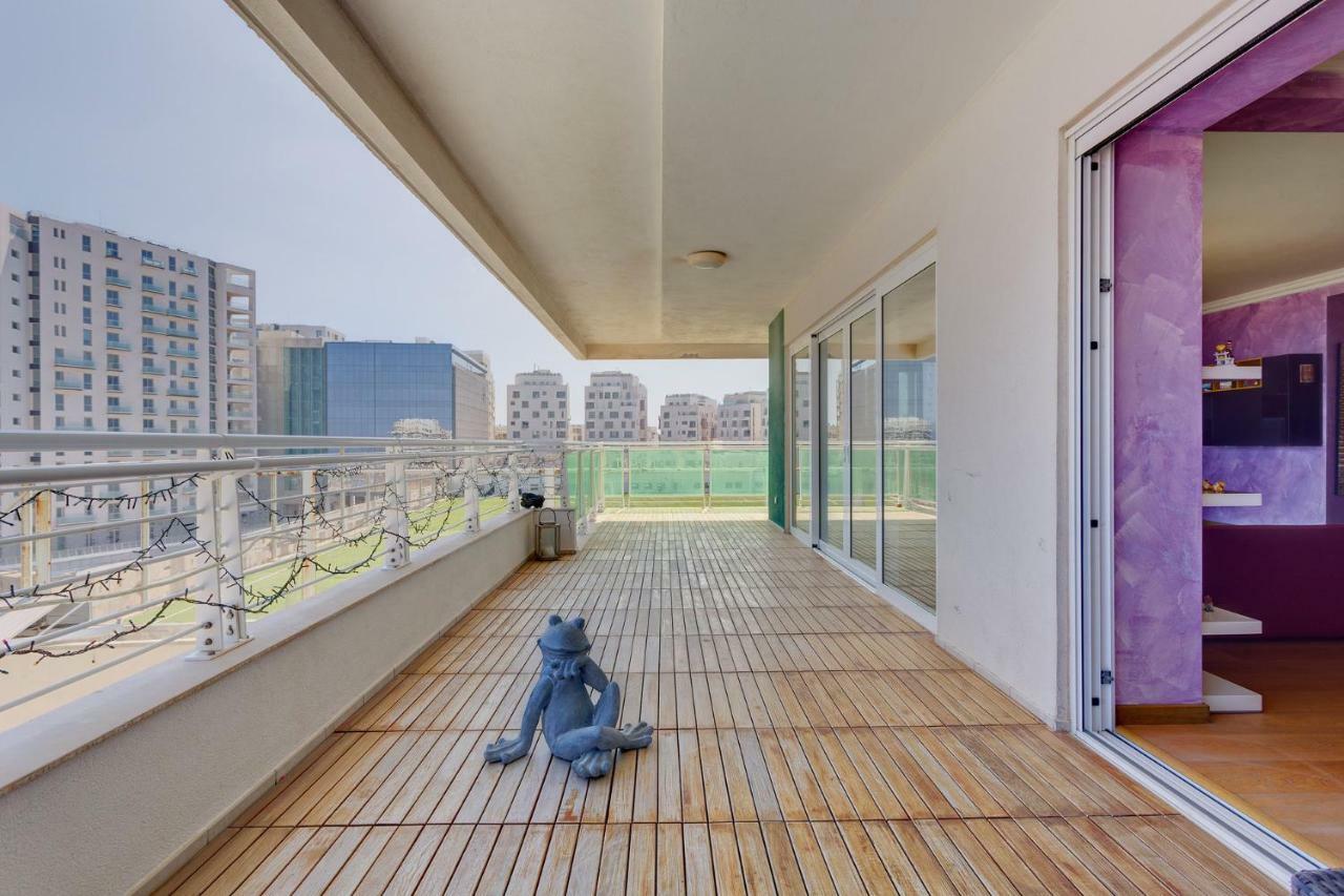 Seafront Apartment In Sliema With Pool, Upmarket Complex 外观 照片